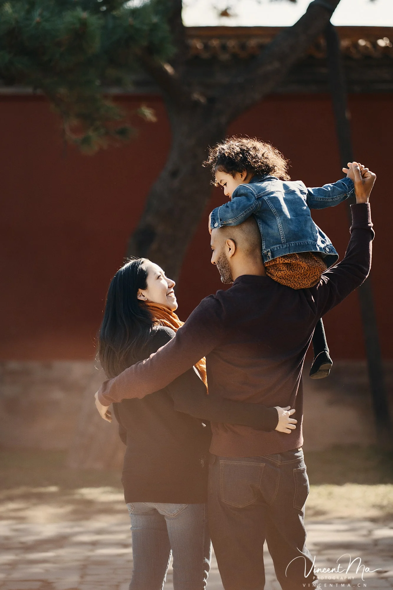 family photography Beijing red walls-Beijing photoshoot, Beijing photographer