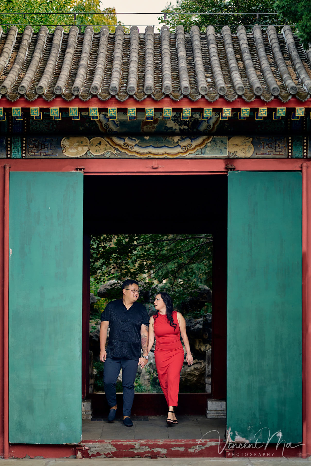 Couple holding hands in the summer palace.