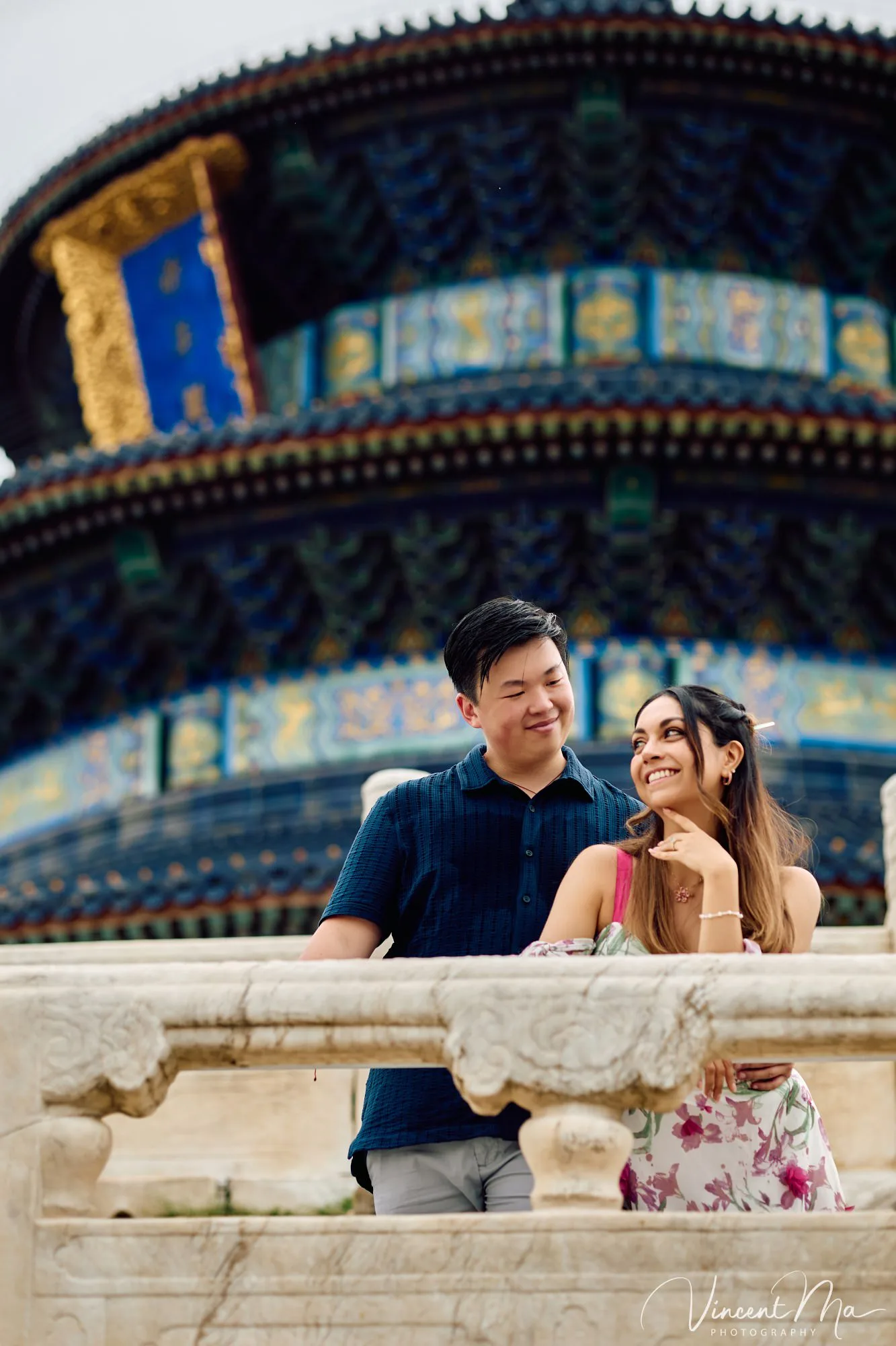 A foreign couple in traditional Chinese - style clothing, the man kneeling on one knee to propose to the woman in front of the majestic Hall of Prayer for Good Harvests in the Temple of Heaven.Beijing photoshoot-Beijing photographer