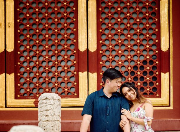 A foreign couple in traditional Chinese - style clothing, the man kneeling on one knee to propose to the woman in front of the majestic Hall of Prayer for Good Harvests in the Temple of Heaven