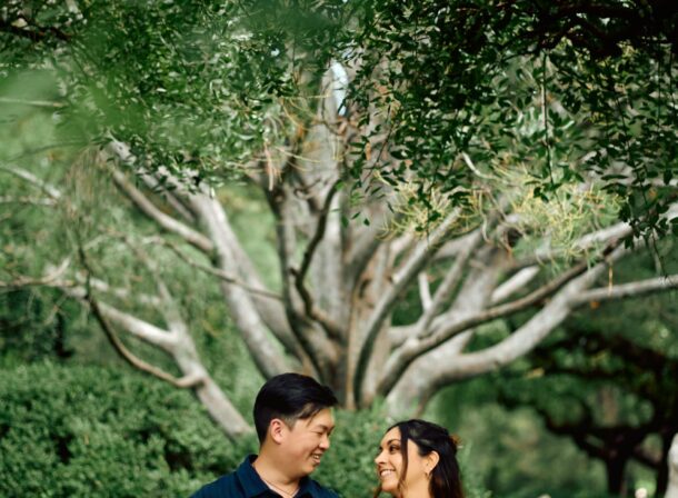A foreign couple in traditional Chinese - style clothing, the man kneeling on one knee to propose to the woman in front of the majestic Hall of Prayer for Good Harvests in the Temple of Heaven