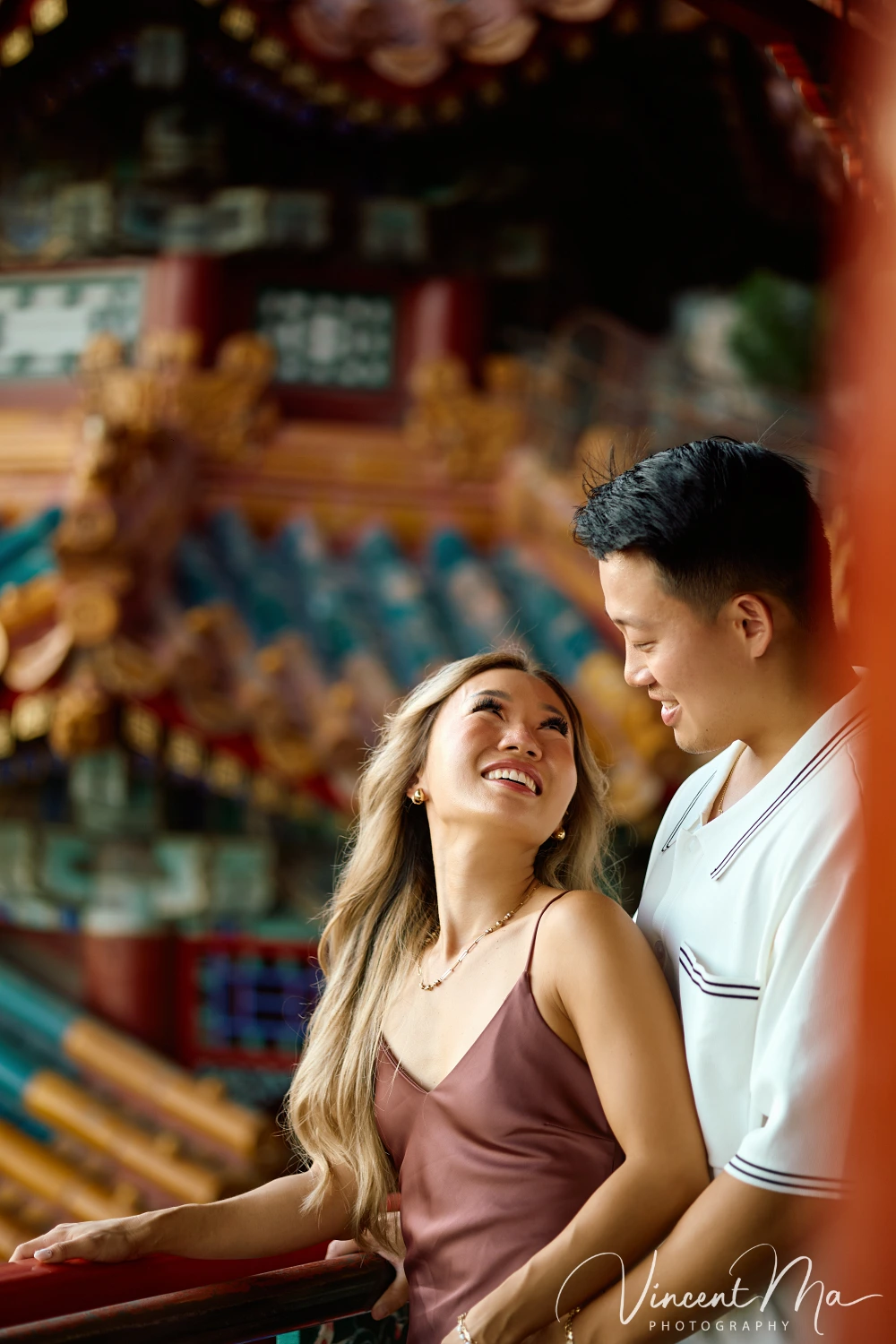 Couple engagement photos at the Travel in Picture in Beijing’s Summer Palace