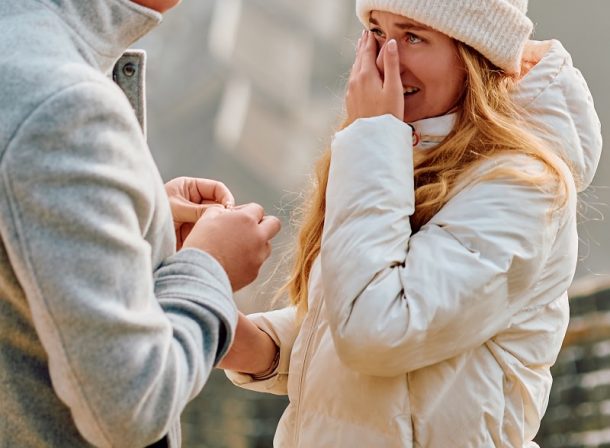 South African couple proposal at Mutianyu Great Wall during first snow.
