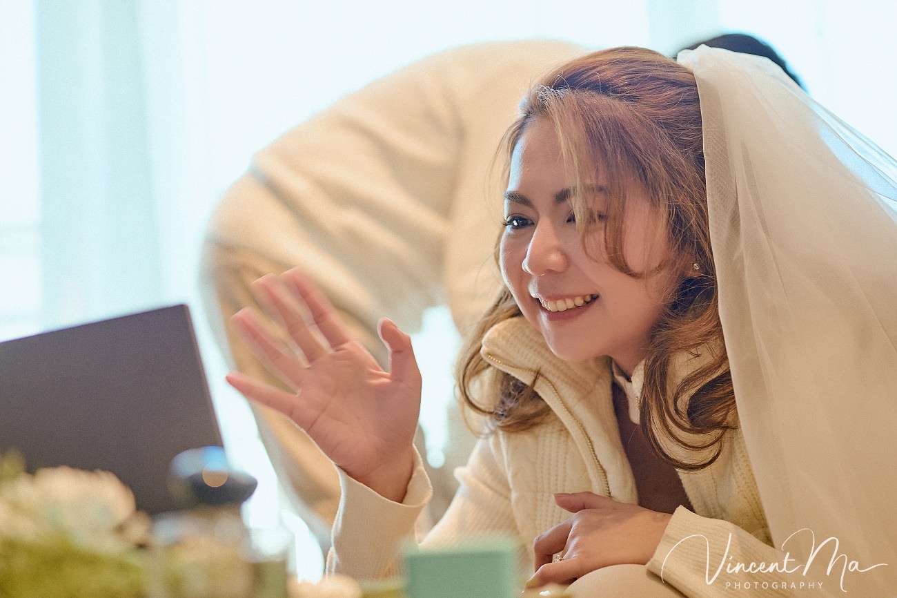 A cinematic and documentary photography series of Claire and April's same-sex winter elopement at Chongli Ski Resort, China. This minimalist wedding strips away traditional routines, featuring snowboarding in powder snow, intimate moments with their golden retrievers, and a legal online marriage ceremony via the Courtly platform by a cozy fireplace. Captured with a non-intrusive, lifestyle storytelling approach by Vincent Ma Visuals, a trusted LGBTQ-friendly photographer based in Beijing.