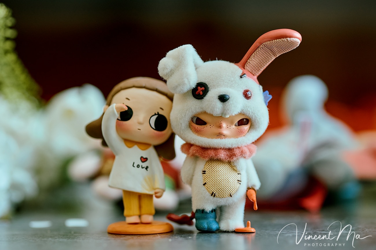 A cinematic and documentary photography series of Claire and April's same-sex winter elopement at Chongli Ski Resort, China. This minimalist wedding strips away traditional routines, featuring snowboarding in powder snow, intimate moments with their golden retrievers, and a legal online marriage ceremony via the Courtly platform by a cozy fireplace. Captured with a non-intrusive, lifestyle storytelling approach by Vincent Ma Visuals