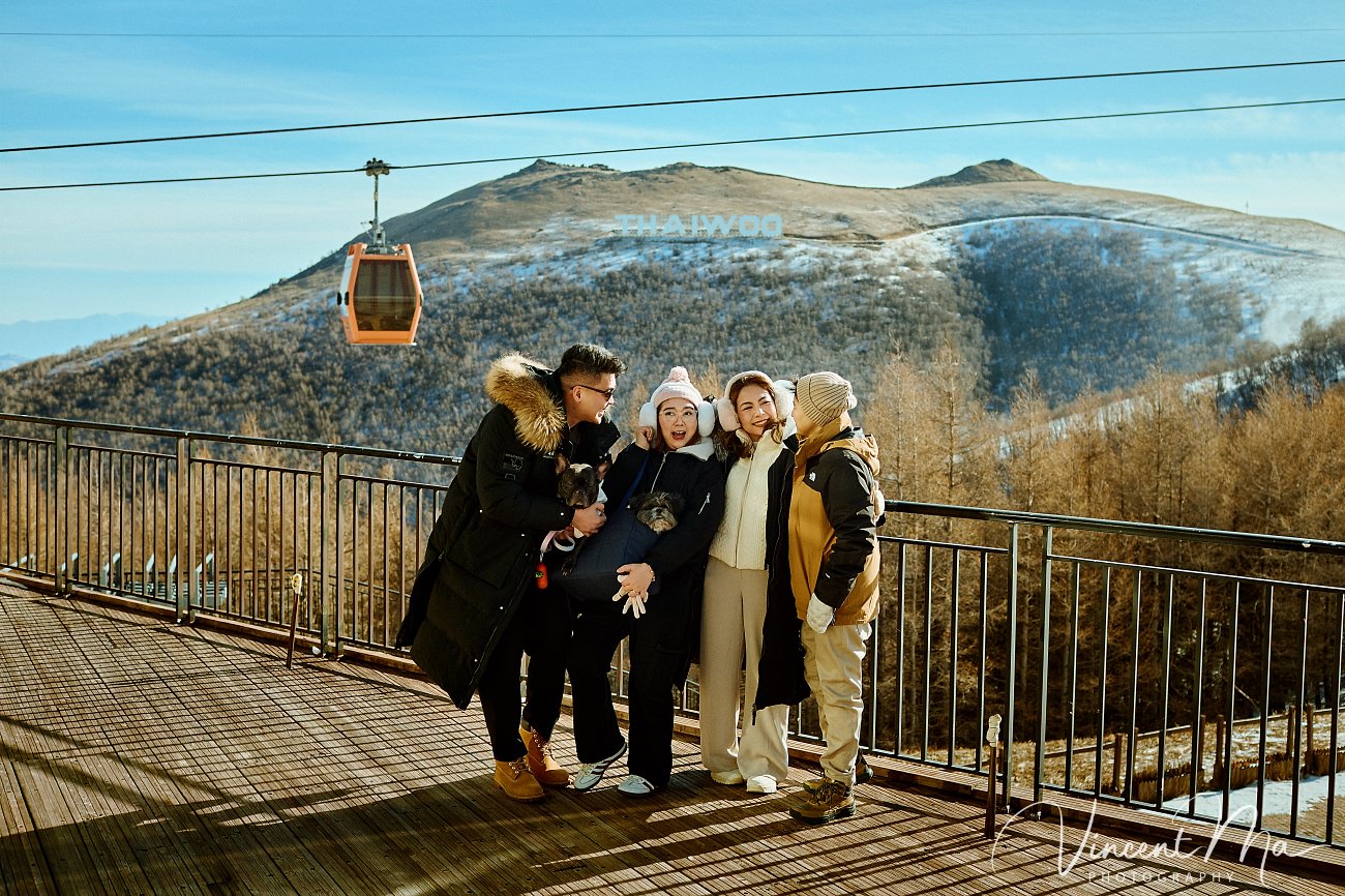 A cinematic and documentary photography series of Claire and April's same-sex winter elopement at Chongli Ski Resort, China. This minimalist wedding strips away traditional routines, featuring snowboarding in powder snow, intimate moments with their golden retrievers, and a legal online marriage ceremony via the Courtly platform by a cozy fireplace. Captured with a non-intrusive, lifestyle storytelling approach by Vincent Ma Visuals, a trusted LGBTQ-friendly photographer based in Beijing.
