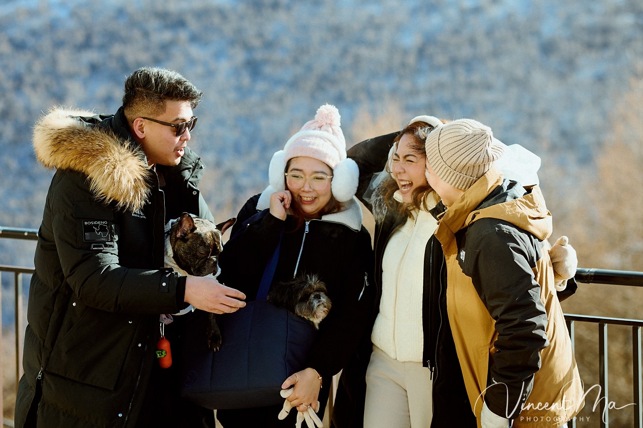 A cinematic and documentary photography series of Claire and April's same-sex winter elopement at Chongli Ski Resort, China. This minimalist wedding strips away traditional routines, featuring snowboarding in powder snow, intimate moments with their golden retrievers, and a legal online marriage ceremony via the Courtly platform by a cozy fireplace. Captured with a non-intrusive, lifestyle storytelling approach by Vincent Ma Visuals, a trusted LGBTQ-friendly photographer based in Beijing.