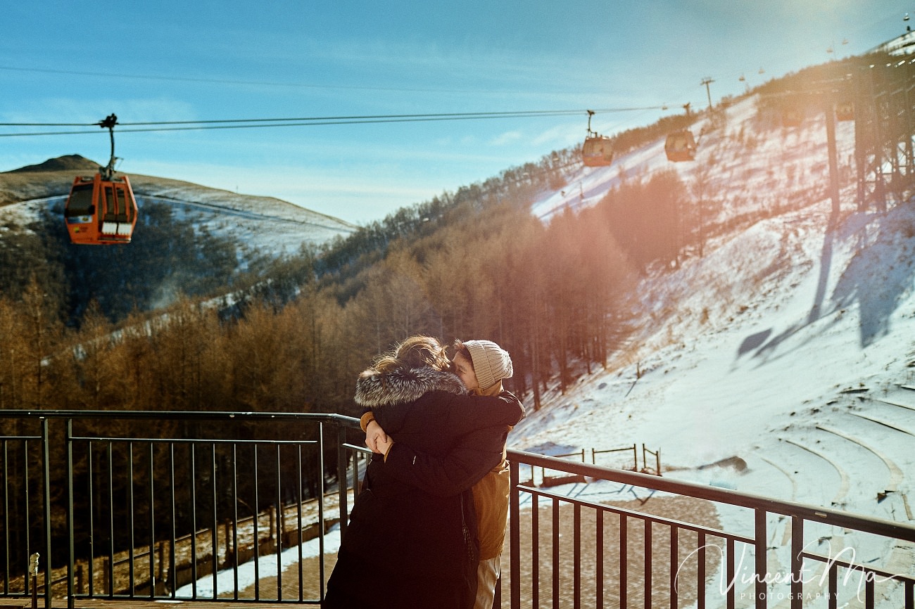 A cinematic and documentary photography series of Claire and April's same-sex winter elopement at Chongli Ski Resort, China. This minimalist wedding strips away traditional routines, featuring snowboarding in powder snow, intimate moments with their golden retrievers, and a legal online marriage ceremony via the Courtly platform by a cozy fireplace. Captured with a non-intrusive, lifestyle storytelling approach by Vincent Ma Visuals, a trusted LGBTQ-friendly photographer based in Beijing.