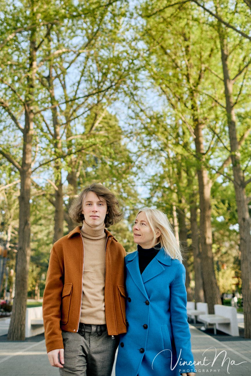 Candid emotional moment between mother and son during a vacation photoshoot in China.