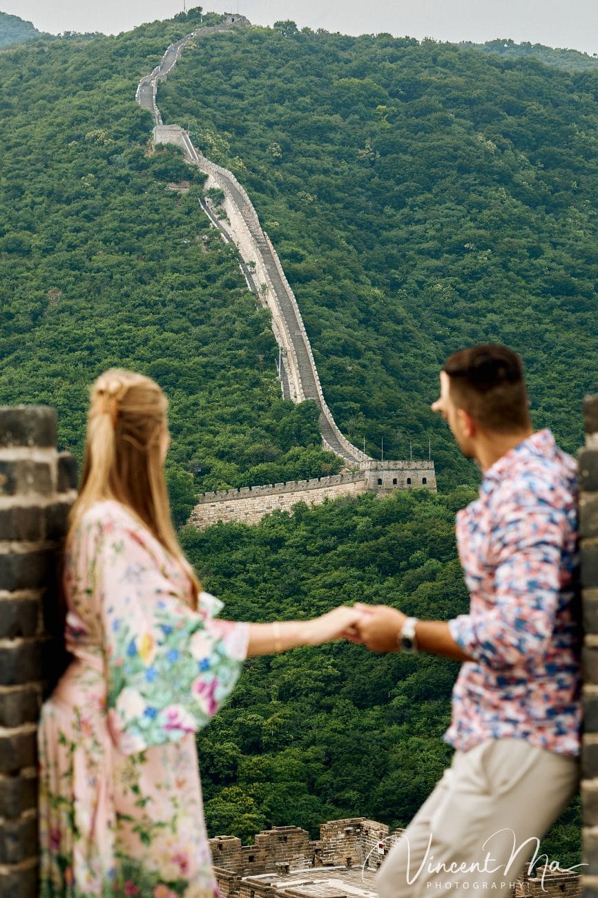 Maternity travel photography Beijing showing the convenient cable car route at Mutianyu.