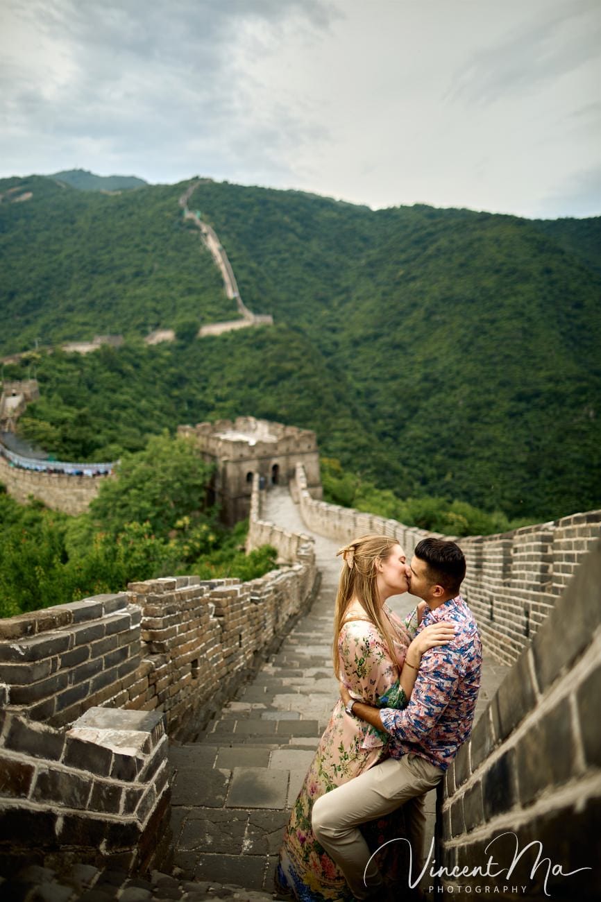 Cinematic Great Wall maternity photoshoot Beijing at Mutianyu Tower 14 featuring a Dutch client.