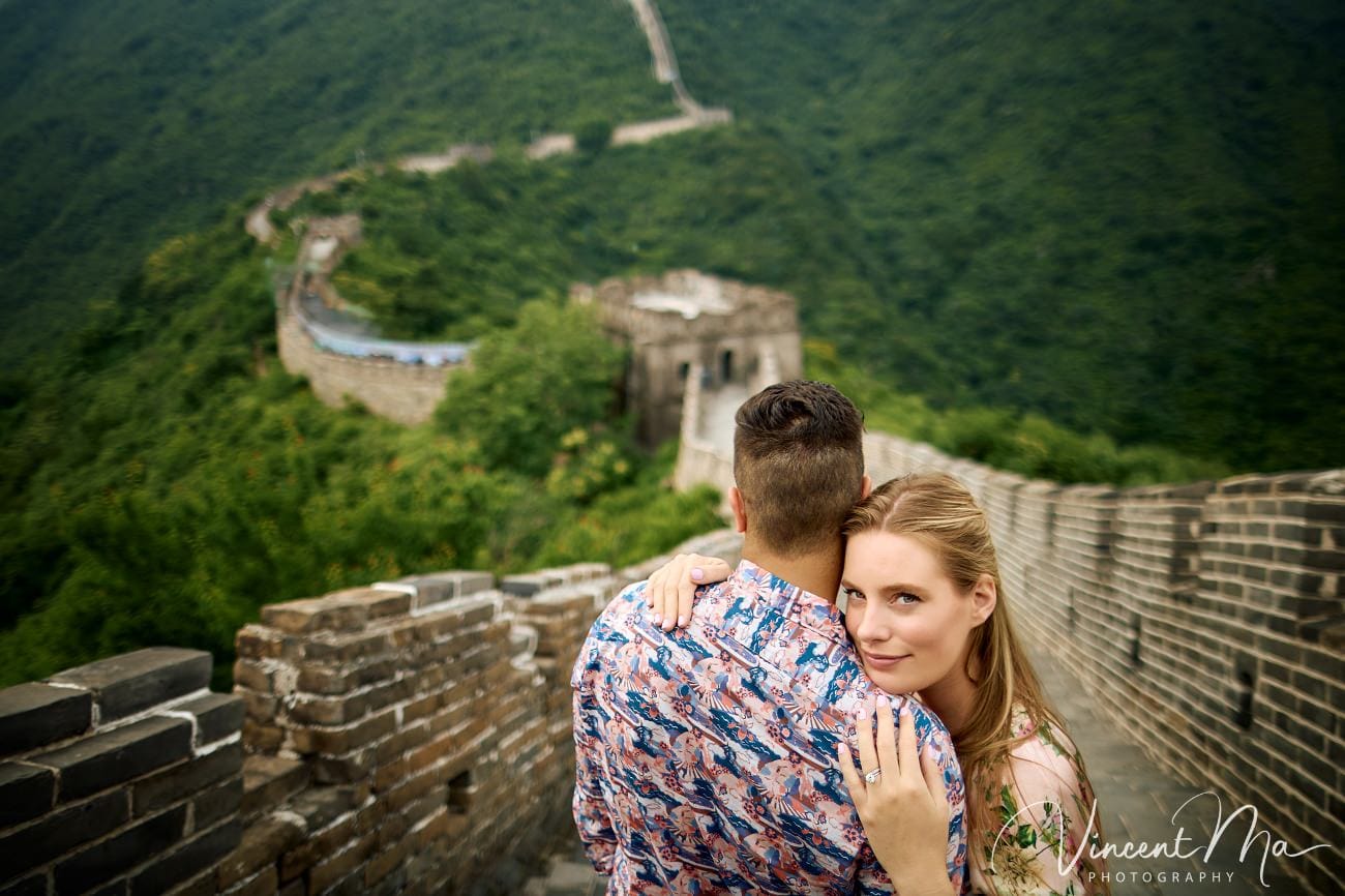 Maternity travel photography Beijing showing the convenient cable car route at Mutianyu.