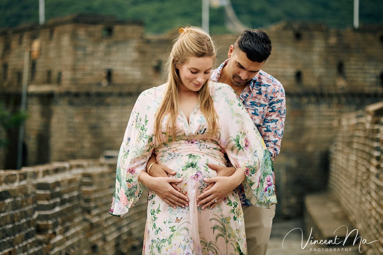 Maternity travel photography Beijing showing the convenient cable car route at Mutianyu.
