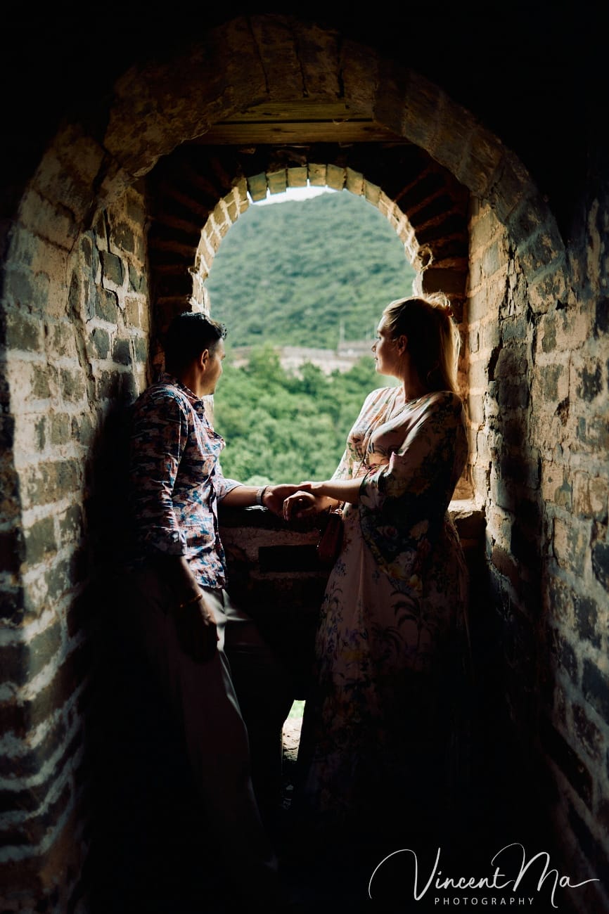 Cinematic Great Wall maternity photoshoot Beijing at Mutianyu Tower 14 featuring a Dutch client.