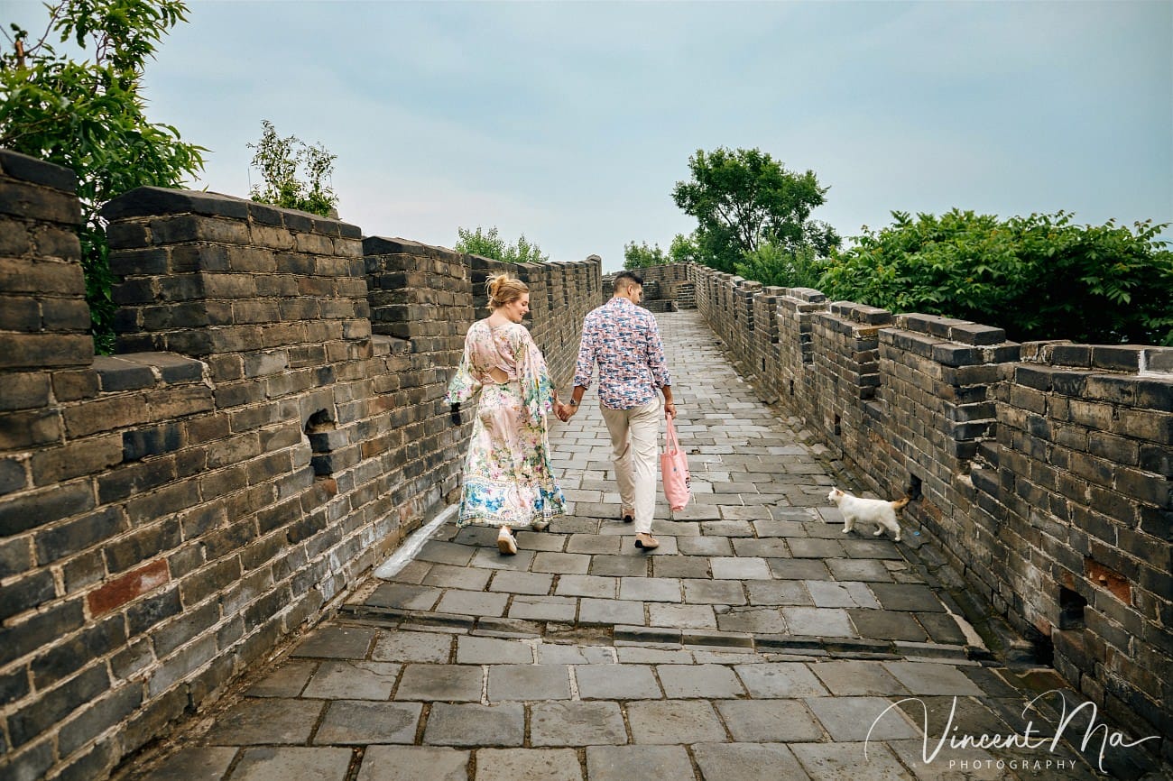Cinematic Great Wall maternity photoshoot Beijing at Mutianyu Tower 14 featuring a Dutch client.